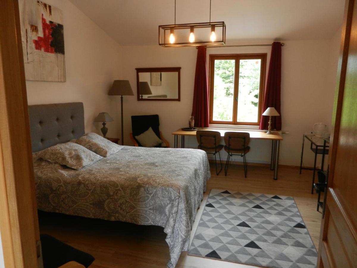 Hotel Les Charmilles De Mormal Landrecies Экстерьер фото