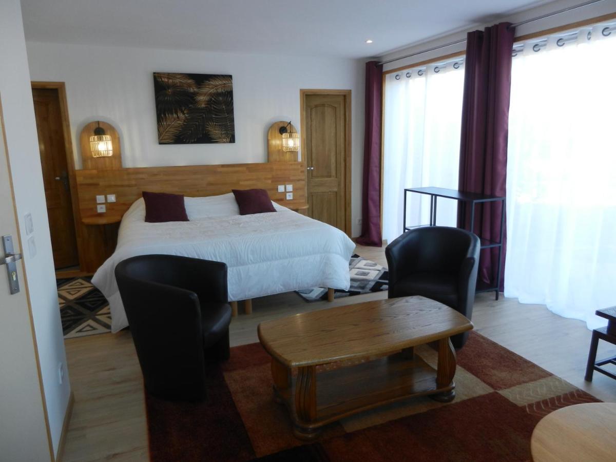 Hotel Les Charmilles De Mormal Landrecies Экстерьер фото