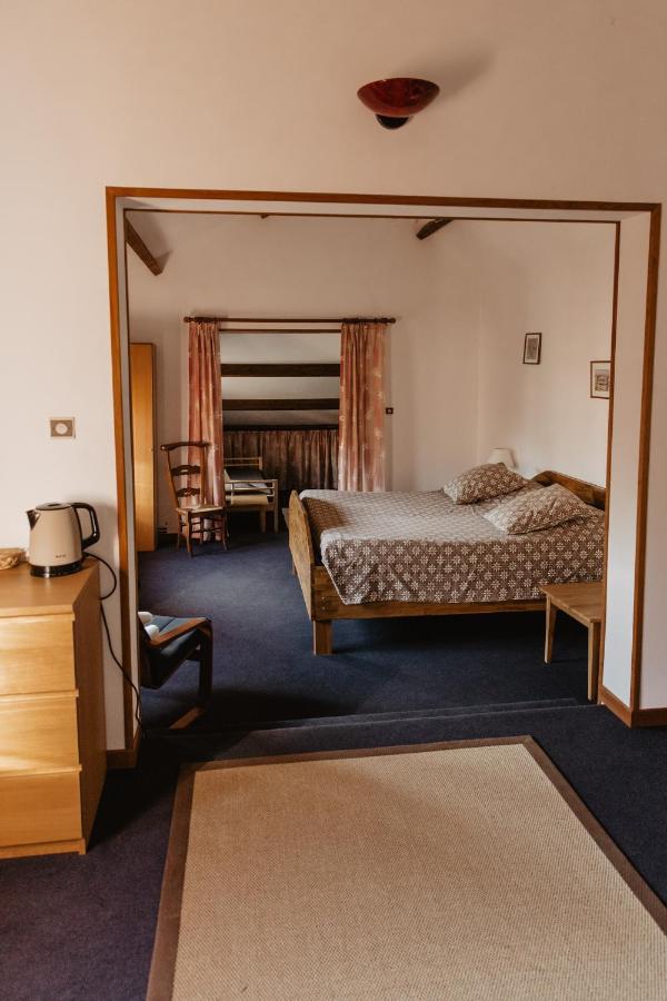 Hotel Les Charmilles De Mormal Landrecies Экстерьер фото