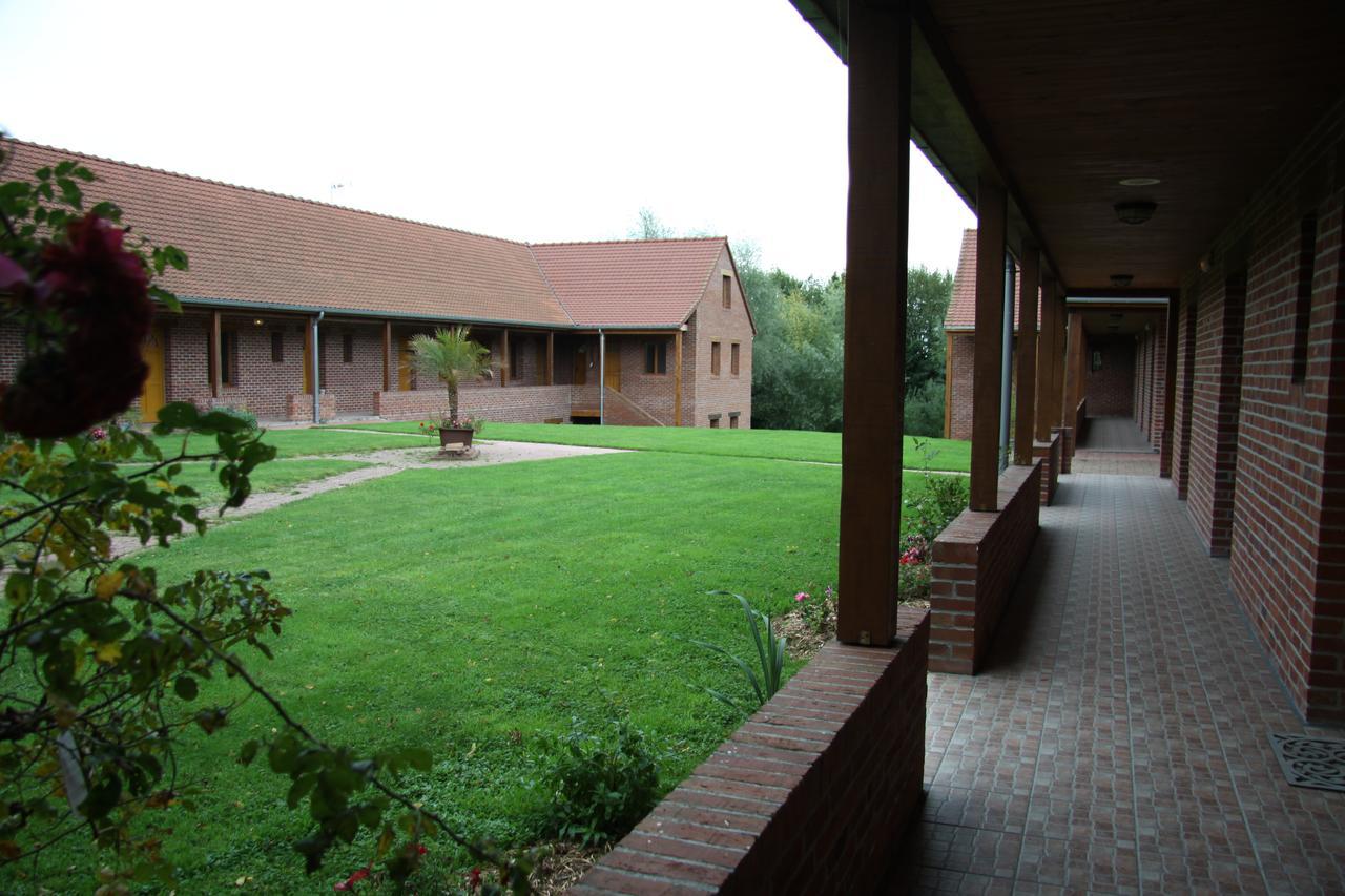 Hotel Les Charmilles De Mormal Landrecies Экстерьер фото